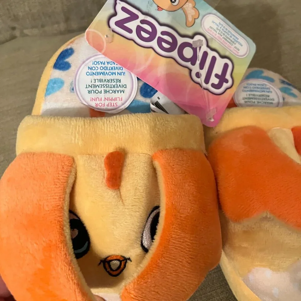 Slippers for Kids  (Flipeez) (Size Small Fits Kids Sizes 10-13 US)  (new/shoes/x